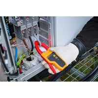 Fluke 283 FC PV solar multimeter for photovoltaic voltage testing