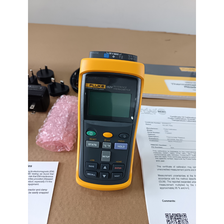 Fluke 1524 handheld thermometer angled view