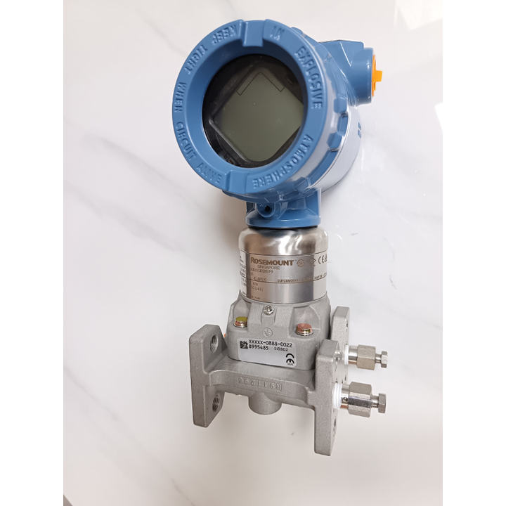 Rosemount 3051 pressure transmitter angled view coplanar design